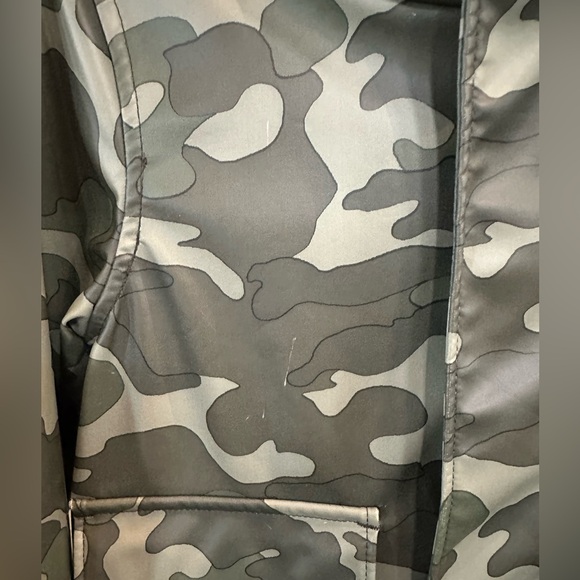 Old Navy Green Camouflage Kids Raincoat - Picture 5 of 7